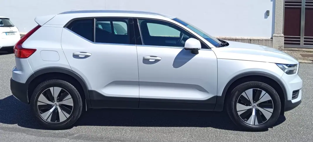 Volvo XC 40 2022 - 26490 EUR, 96032 km - AUTO.MOTO.pt - 96032km - foto 4 de 19