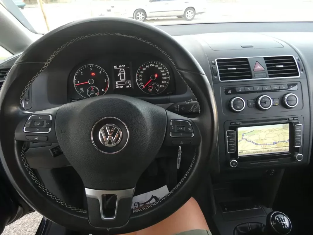 Volkswagen Touran 2012 - 16999 EUR, 182000 km - AUTO.MOTO.pt - 182000km - foto 17 de 28