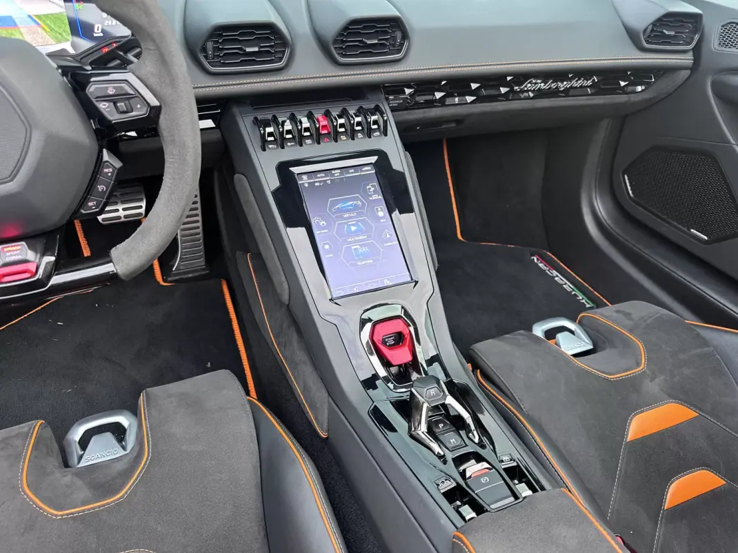 Lamborghini Huracán Spyder 2022 - 398000 EUR, 40000 km - AUTO.MOTO.pt - 40000km - foto 53 de 55