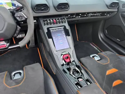 Lamborghini Huracán Spyder 2022 - 398000 EUR, 40000 km - AUTO.MOTO.pt - 40000km - foto 53 de 55
