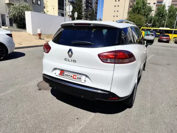 Renault Clio Sport Tourer 2018 - 7500 EUR, 250000 km - AUTO.MOTO.pt - 250000km - foto 8 de 23