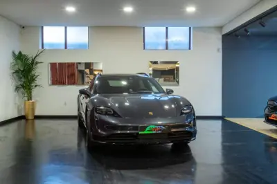 Porsche Taycan Cross Turismo 2022 - 73500 EUR, 59292 km - AUTO.MOTO.pt - 59292km - foto 2 de 9