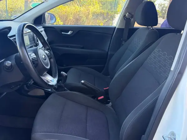 Kia Rio 2020 - 12999 EUR, 40000 km - 40000km - foto 7 de 11