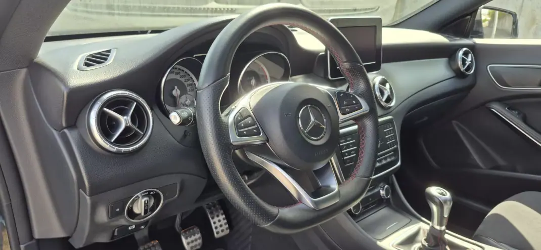 Mercedes-Benz CLA 200 2015 - 21000 EUR, 156000 km - AUTO.MOTO.pt - 156000km - foto 11 de 26