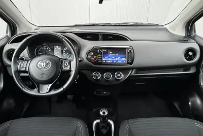 Toyota Yaris 2017 - 11990 EUR, 110000 km - AUTO.MOTO.pt - 110000km - foto 8 de 34