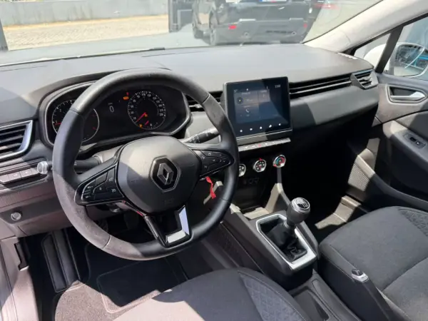 Renault Clio 2021 - 12500 EUR, 125000 km - AUTO.MOTO.pt - 125000km - foto 8 de 10