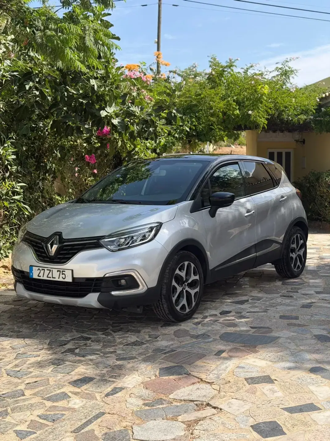 Renault Captur 2019 - 14900 EUR, 95873 km - 95873km - foto 3 de 9