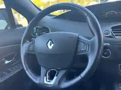 Renault Grand Scénic 2016 - 8150 EUR, 256000 km - AUTO.MOTO.pt - 256000km - foto 25 de 29