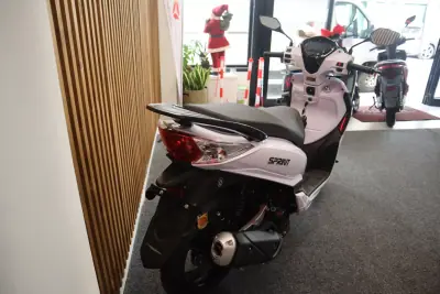 2026 - 2090 EUR, 1 km - AUTO.MOTO.pt - 1km - foto 3 de 7