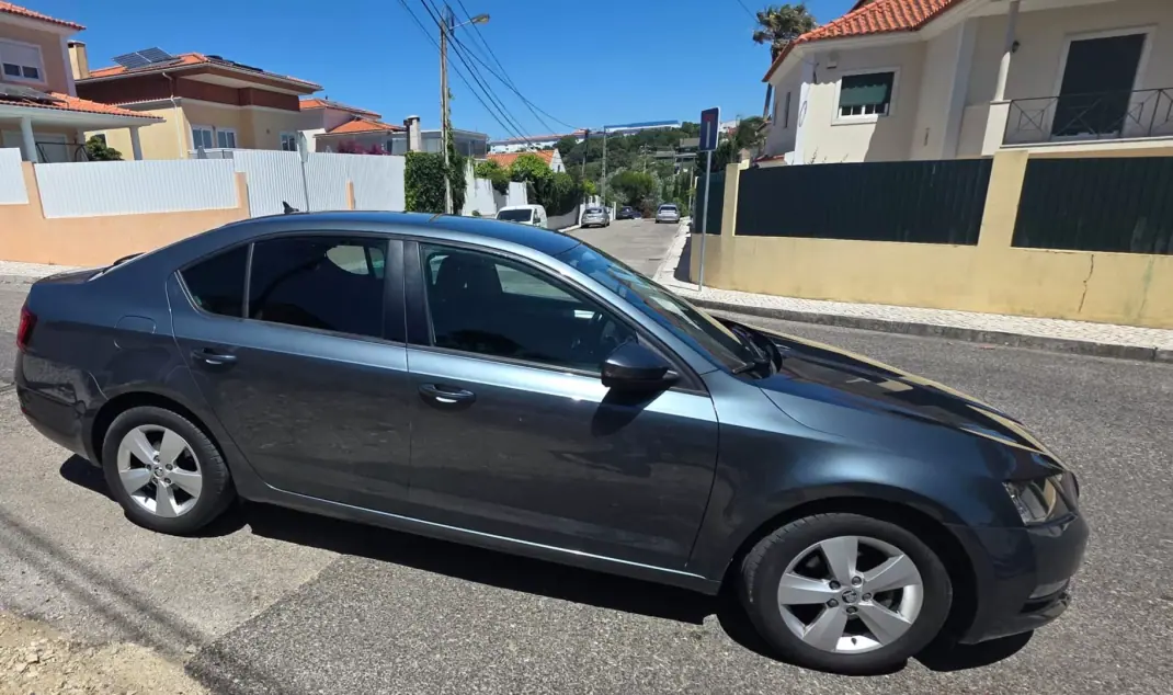 Skoda Octavia 2018 - 8990 EUR, 179225 km - AUTO.MOTO.pt - 179225km - foto 6 de 12