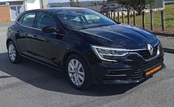 Renault Mégane 2020 - 15900 EUR, 82200 km - AUTO.MOTO.pt - 82200km - foto 3 de 18