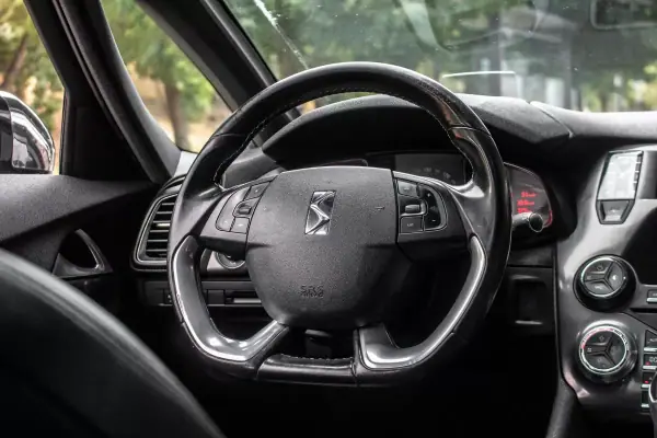 DS DS5 2015 - 8450 EUR, 237267 km - AUTO.MOTO.pt - 237267km - foto 32 de 41