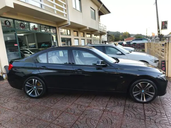 BMW 320 2012 - 13900 EUR, 320000 km - AUTO.MOTO.pt - 320000km - foto 7 de 37