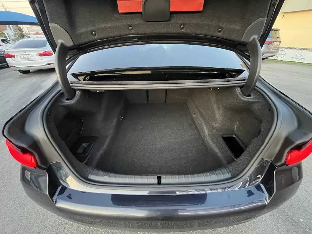 BMW 520 2022 - 33950 EUR, 124000 km - AUTO.MOTO.pt - 124000km - foto 39 de 45