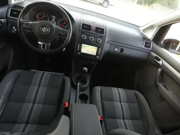 Volkswagen Touran 2012 - 16999 EUR, 182000 km - AUTO.MOTO.pt - 182000km - foto 12 de 28