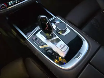 BMW 740 2017 - 35900 EUR, 125000 km - AUTO.MOTO.pt - 125000km - foto 32 de 54