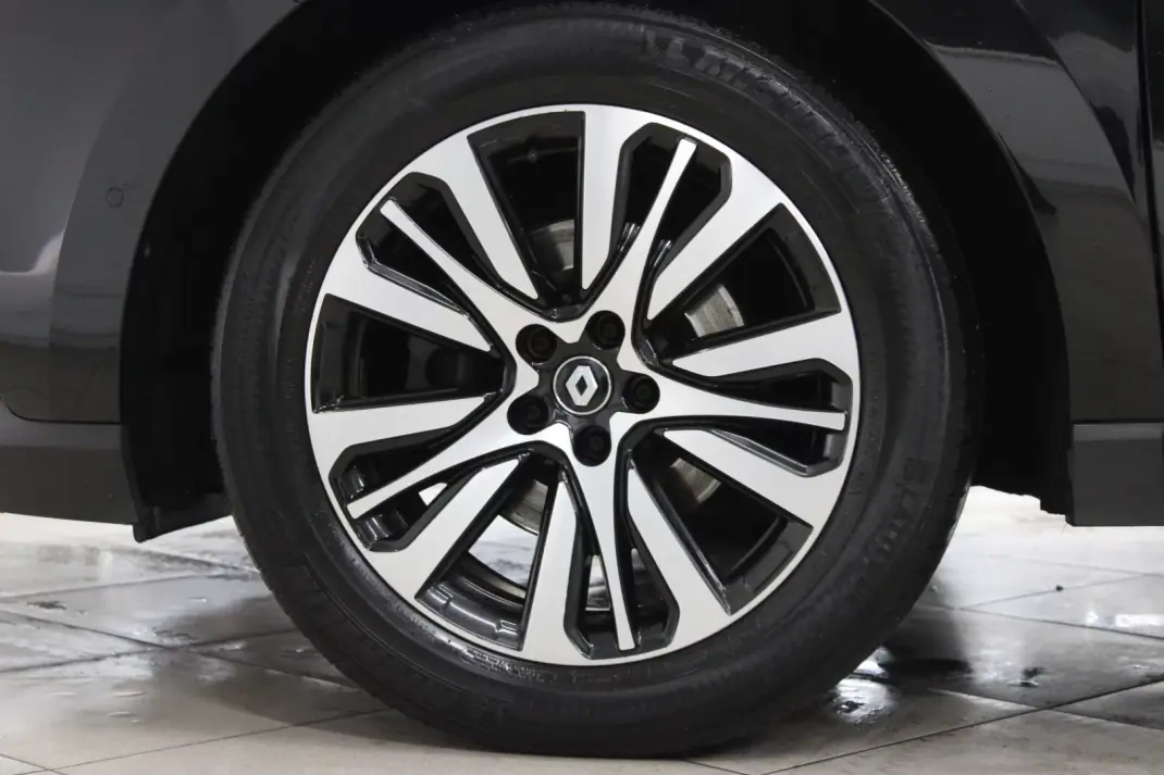 Renault Espace 2017 - 17900 EUR, 171000 km - AUTO.MOTO.pt - 171000km - foto 28 de 31