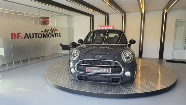 MINI Cooper 2019 - 25500 EUR, 96321 km - AUTO.MOTO.pt - 96321km - foto 10 de 53
