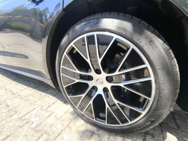 Porsche Taycan Sport Turismo 2024 - 92500 EUR, 36000 km - AUTO.MOTO.pt - 36000km - foto 9 de 25