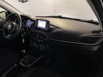 Fiat Tipo 2021 - 11700 EUR, 137000 km - AUTO.MOTO.pt - 137000km - foto 13 de 32