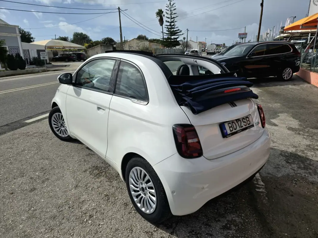 Fiat 500e 2023 - 17950 EUR, 22420 km - AUTO.MOTO.pt - 22420km - foto 4 de 9