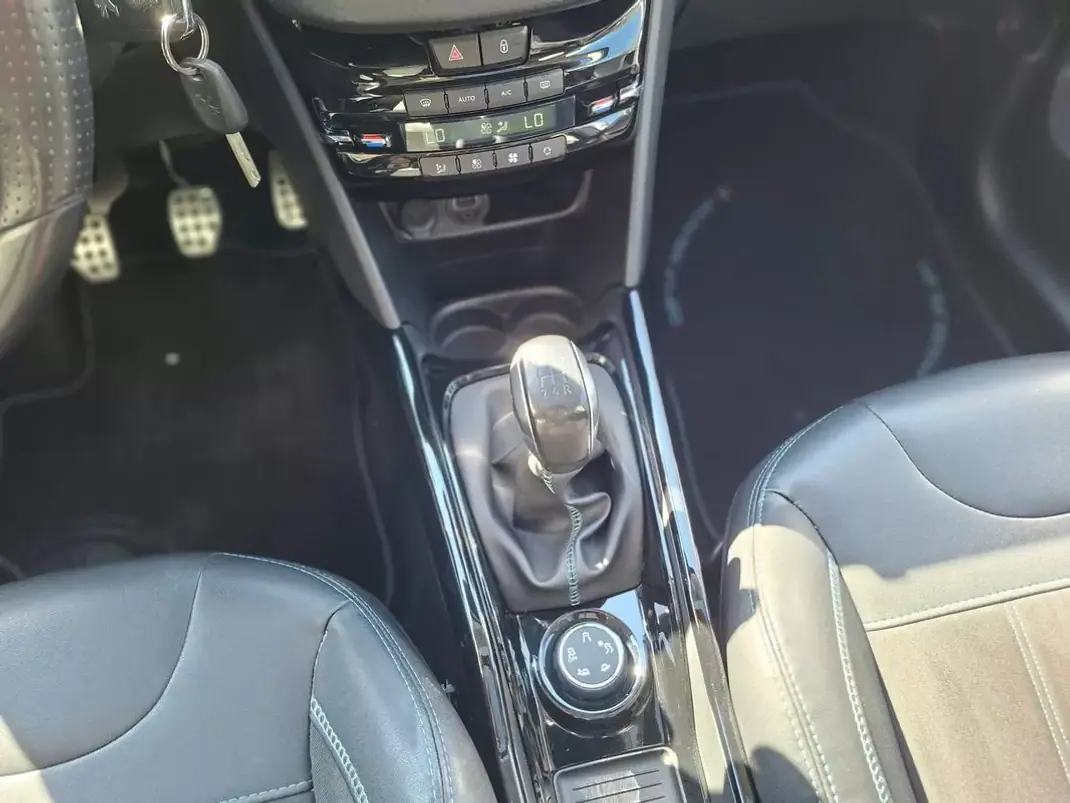 Peugeot 2008 2017 - 10000 EUR, 178323 km - 178323km - foto 29 de 37