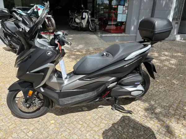 Honda Forza 2021 - 4450 EUR, 48179 km - AUTO.MOTO.pt - 48179km - foto 4 de 10