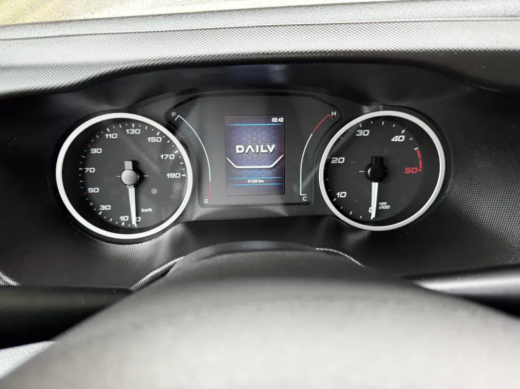 Iveco DAILY 35-140 CONTENTOR E PLATAFORMA 2020 - 28490 EUR, 91000 km - AUTO.MOTO.pt - 91000km - foto 3 de 34