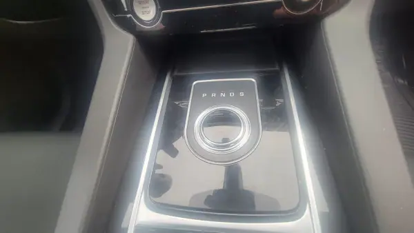 Jaguar F-Pace 2018 - 37990 EUR, 86000 km - AUTO.MOTO.pt - 86000km - foto 14 de 31