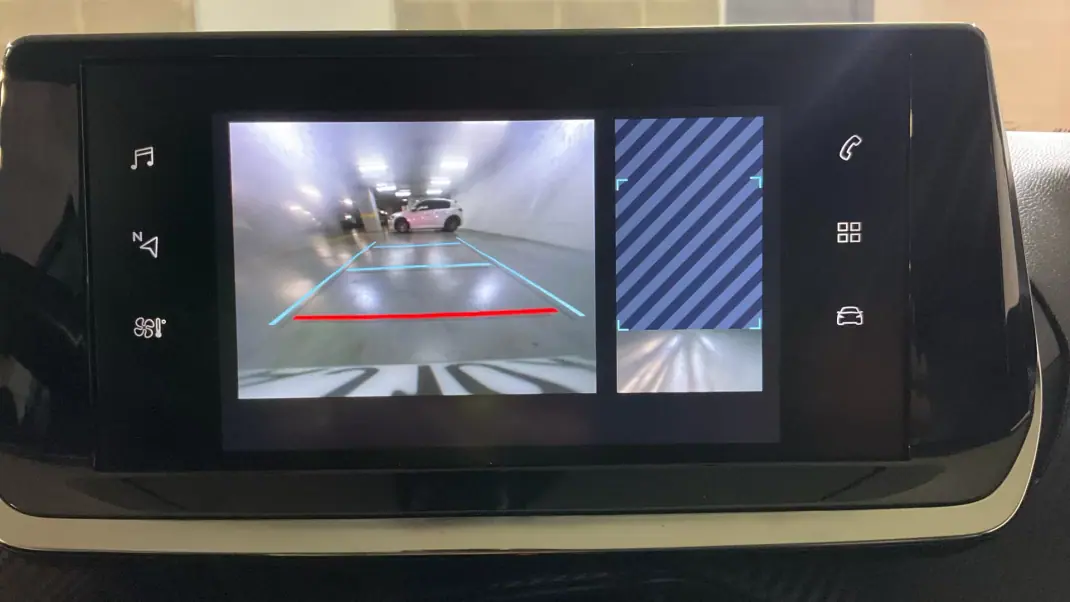 Peugeot e-208 2021 - 14499 EUR, 97021 km - AUTO.MOTO.pt - 97021km - foto 8 de 14