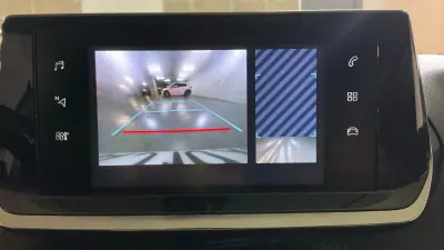 Peugeot e-208 2021 - 14499 EUR, 97021 km - AUTO.MOTO.pt - 97021km - foto 8 de 14