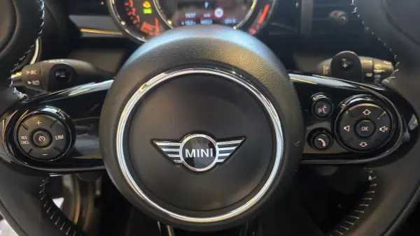 MINI Cooper 2019 - 25500 EUR, 96321 km - AUTO.MOTO.pt - 96321km - foto 41 de 53