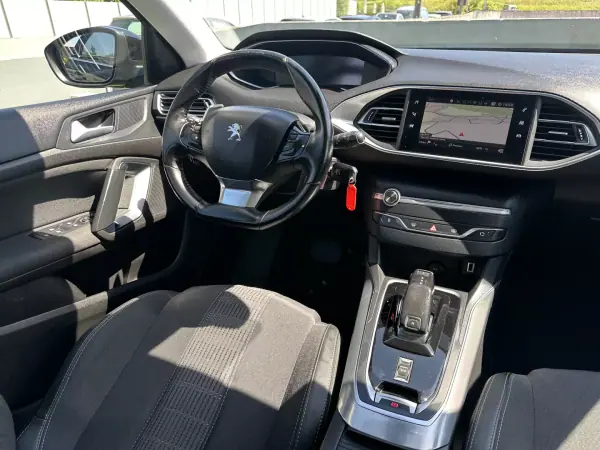Peugeot 308 SW 2020 - 16000 EUR, 130000 km - AUTO.MOTO.pt - 130000km - foto 35 de 57