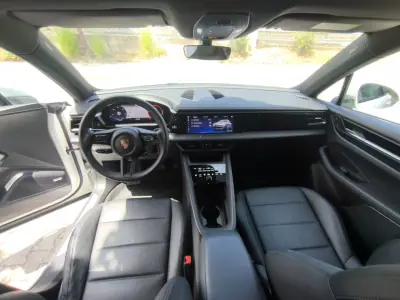 Porsche Macan 2025 - 76875 EUR, 17000 km - AUTO.MOTO.pt - 17000km - foto 13 de 19