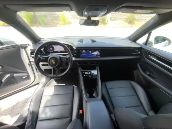 Porsche Macan 2025 - 76875 EUR, 17000 km - AUTO.MOTO.pt - 17000km - foto 13 de 19