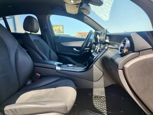 Mercedes-Benz GLC 250 2018 - 43900 EUR, 83000 km - AUTO.MOTO.pt - 83000km - foto 19 de 29