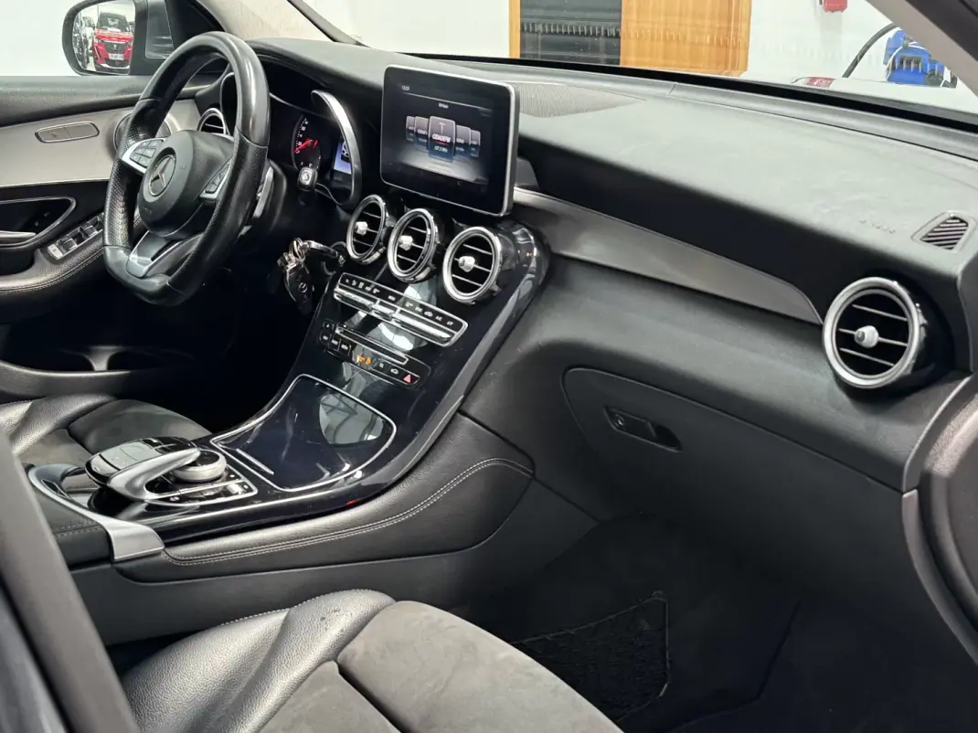 Mercedes-Benz GLC 220 2016 - 27890 EUR, 213000 km - AUTO.MOTO.pt - 213000km - foto 27 de 30