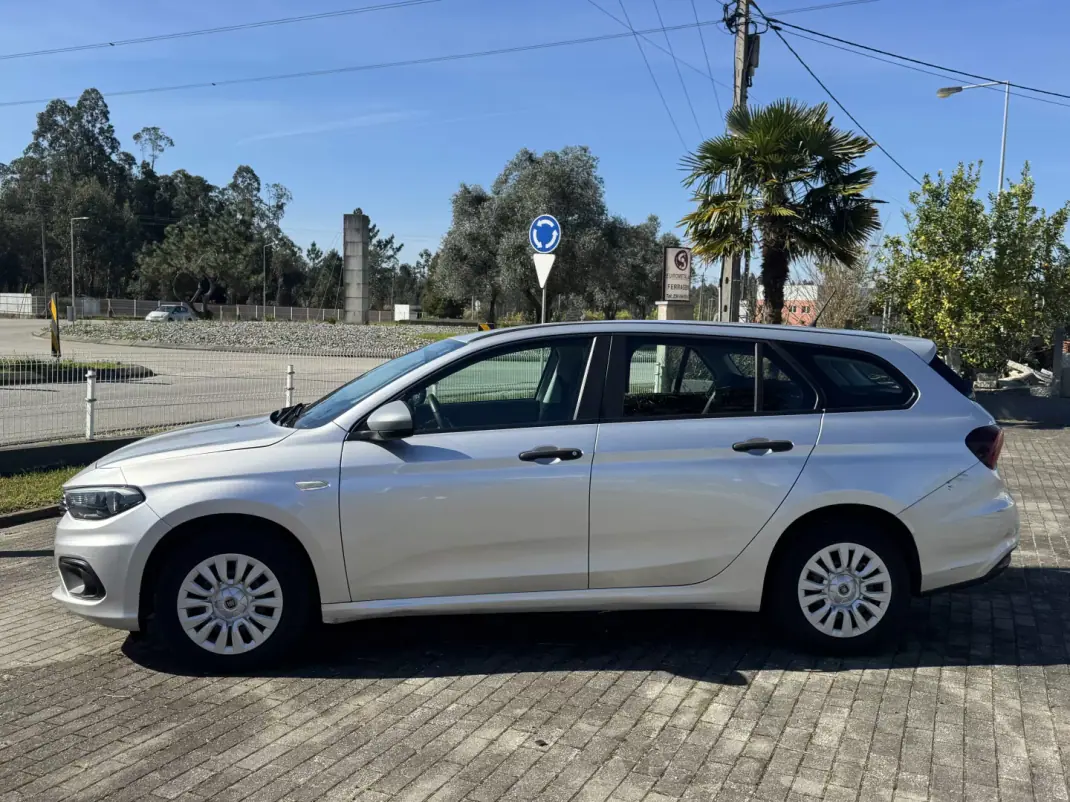 Fiat Tipo Station Wagon 2019 - 12750 EUR, 75000 km - AUTO.MOTO.pt - 75000km - foto 2 de 9