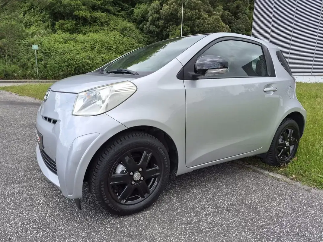 Toyota iQ 2011 - 7499 EUR, 126382 km - AUTO.MOTO.pt - 126382km - foto 2 de 25