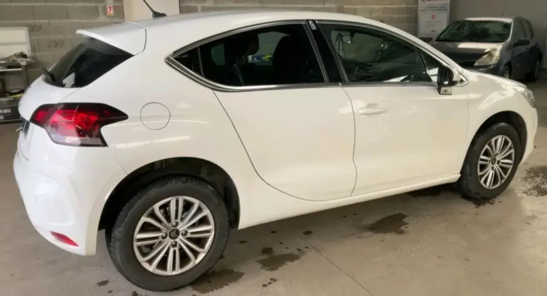 Citroën DS4 2014 - 8900 EUR, 118142 km - AUTO.MOTO.pt - 118142km - foto 10 de 11