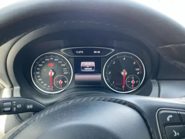 Mercedes-Benz A 180 2017 - 14700 EUR, 189300 km - AUTO.MOTO.pt - 189300km - foto 7 de 7