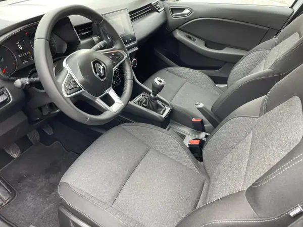 Renault Clio 2022 - 15900 EUR, 21000 km - AUTO.MOTO.pt - 21000km - foto 5 de 11