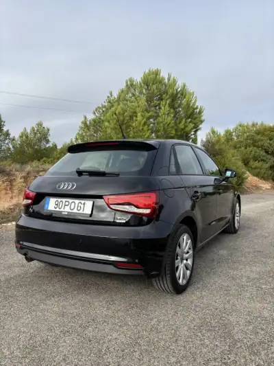 Audi A1 Sportback 2015 - 13950 EUR, 127500 km - AUTO.MOTO.pt - 127500km - foto 4 de 12