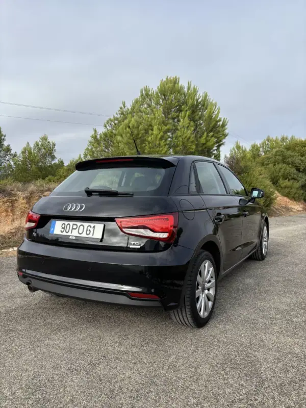 Audi A1 Sportback 2015 - 13490 EUR, 127500 km - AUTO.MOTO.pt - 127500km - foto 4 de 12