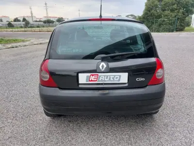 Renault Clio 2004 - 2990 EUR, 268181 km - AUTO.MOTO.pt - 268181km - foto 4 de 16