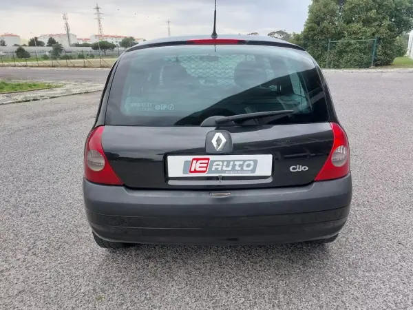Renault Clio 2004 - 1950 EUR, 268181 km - AUTO.MOTO.pt - 268181km - foto 4 de 16