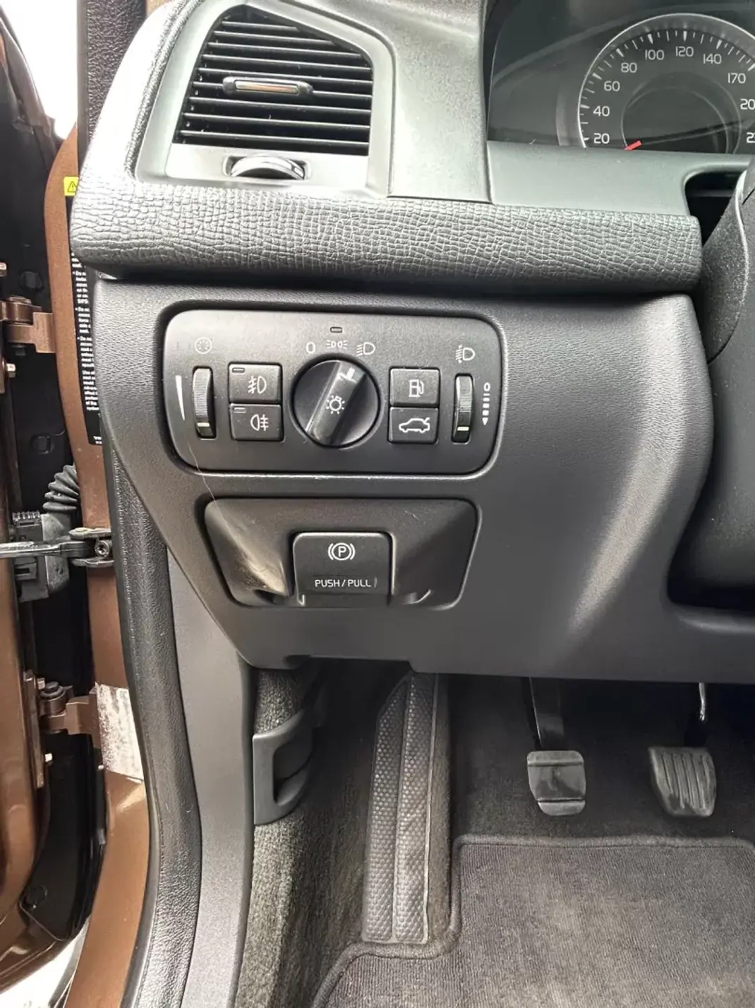 Volvo XC 60 2009 - 11750 EUR, 234215 km - 234215km - foto 9 de 20