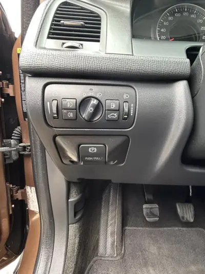 Volvo XC 60 2009 - 11750 EUR, 234215 km - AUTO.MOTO.pt - 234215km - foto 9 de 20