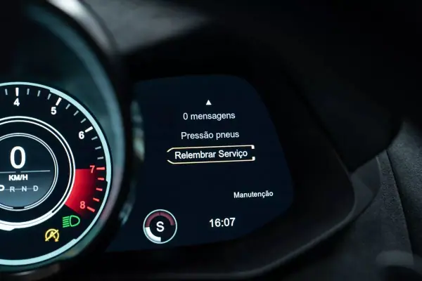 Aston Martin V8 Vantage Coupe 2019 - 144950 EUR, 31000 km - 31000km - foto 35 de 45