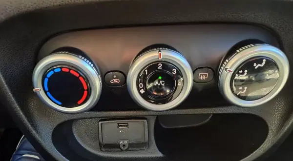 Fiat 500L 2013 - 7500 EUR, 160000 km - AUTO.MOTO.pt - 160000km - foto 17 de 29